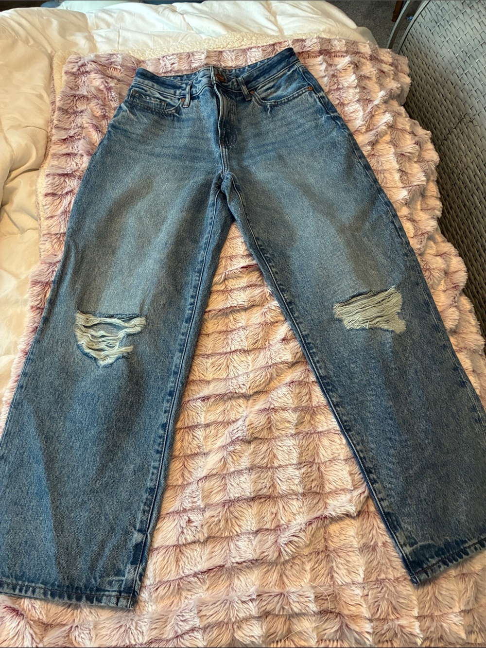 Express Straight-Leg Distressed Blue Jeans